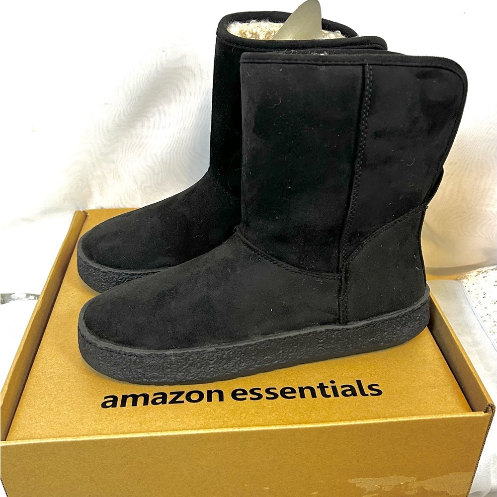 New Amazon Essentials Women's Black Shearling Slip On Boot / Size 8.5